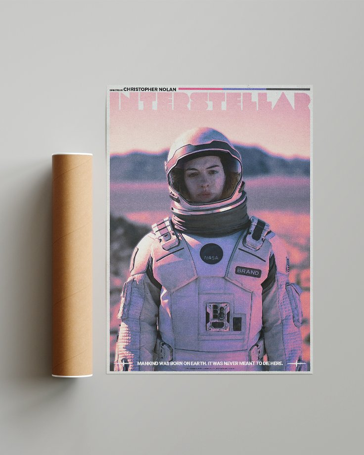 Le poster Interstellar mis en situation réel à travers un mockup présentant le tube d'expédition en carton.
